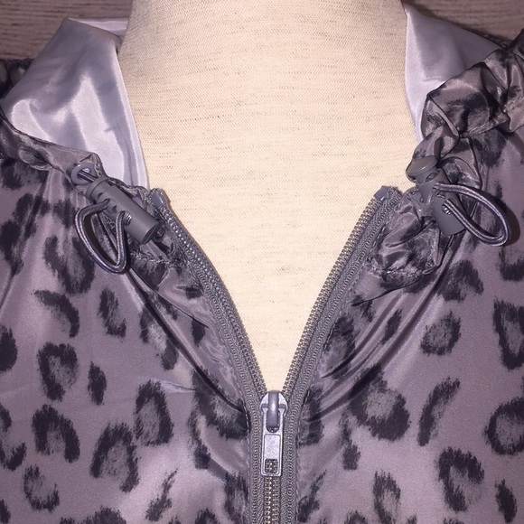 THREAD & SUPPLY WOMEN'S WINDBREAKER SIZE SMALL - Picture 4 of 8